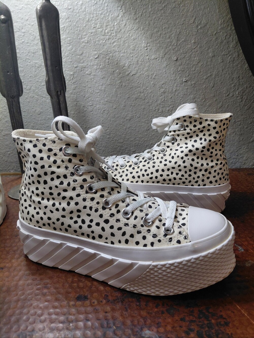 Chuck Taylor All Star Sz. 7 Welcome to the Wild Lift 2X Platform - Picture 10 of 16